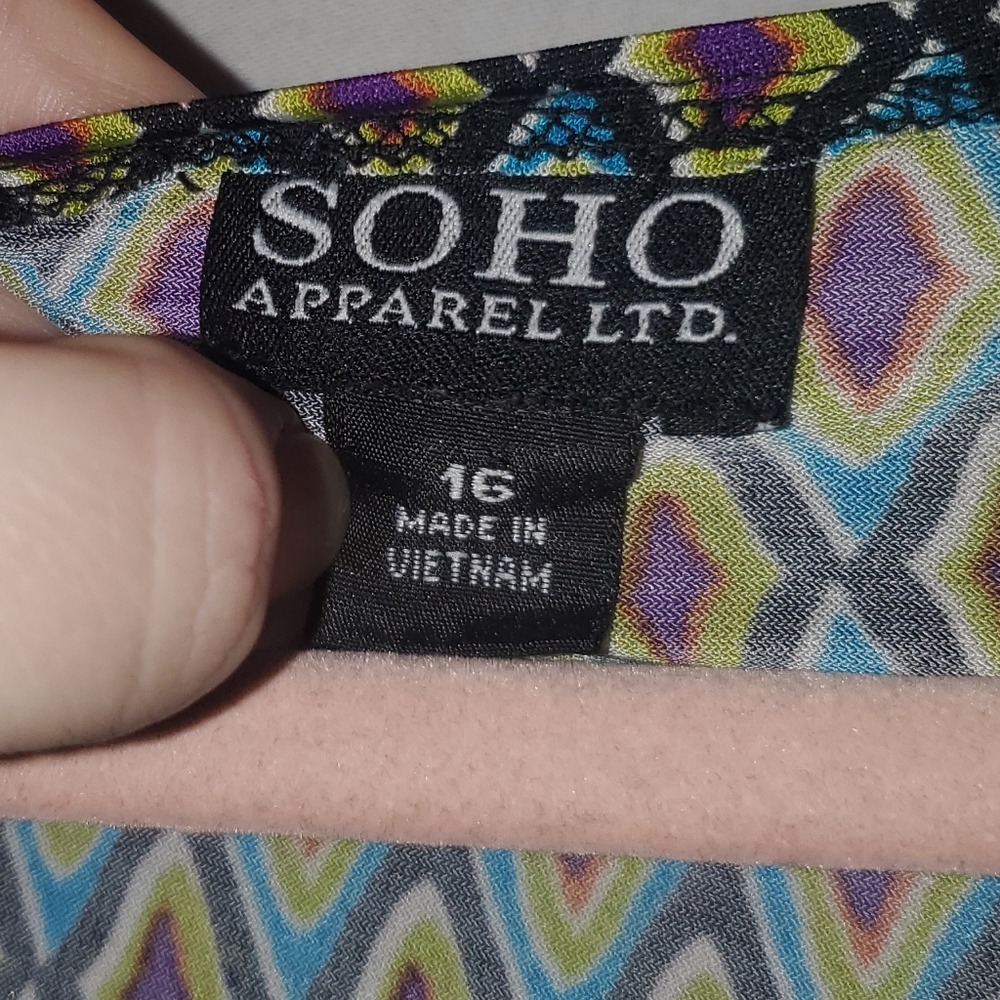 Geometric Patterned Blouse - Picture 2 of 2